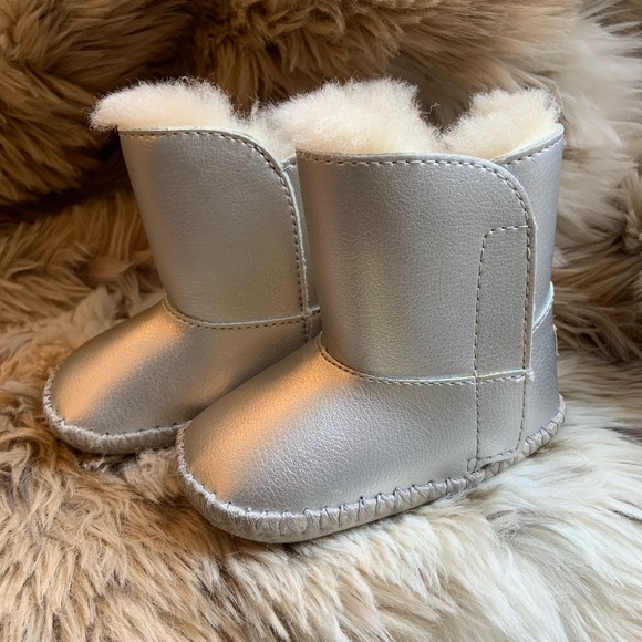 Baby Ugg soft and comfy sheep skin on the inside. - Picture 2 of 6